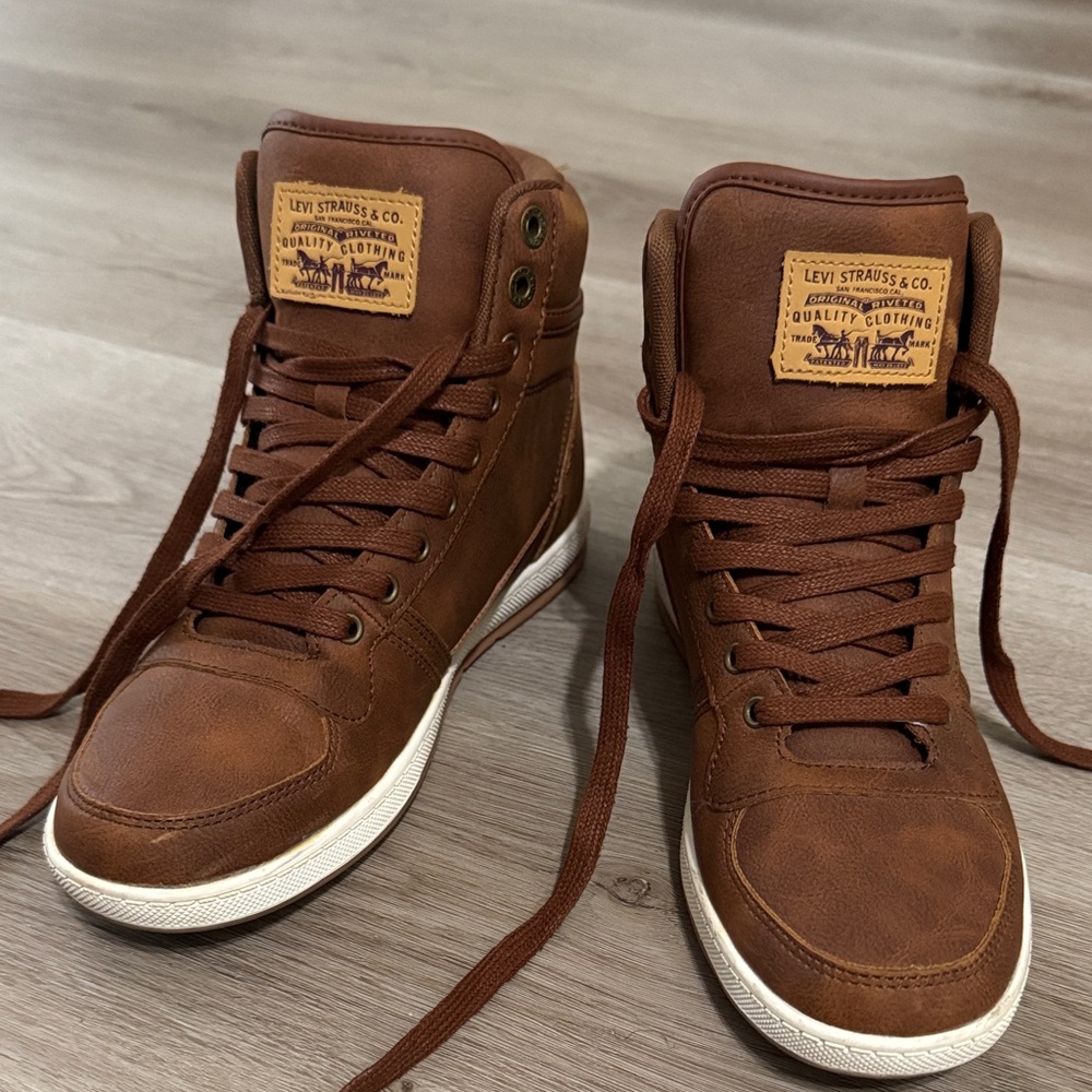 Levi's Men's Tan High-Top Sneakers